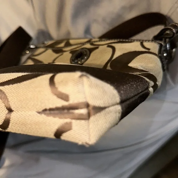 NWOT coach brown signature crossbody with adjustable straps3 big spots nice 👍 - Picture 8 of 13